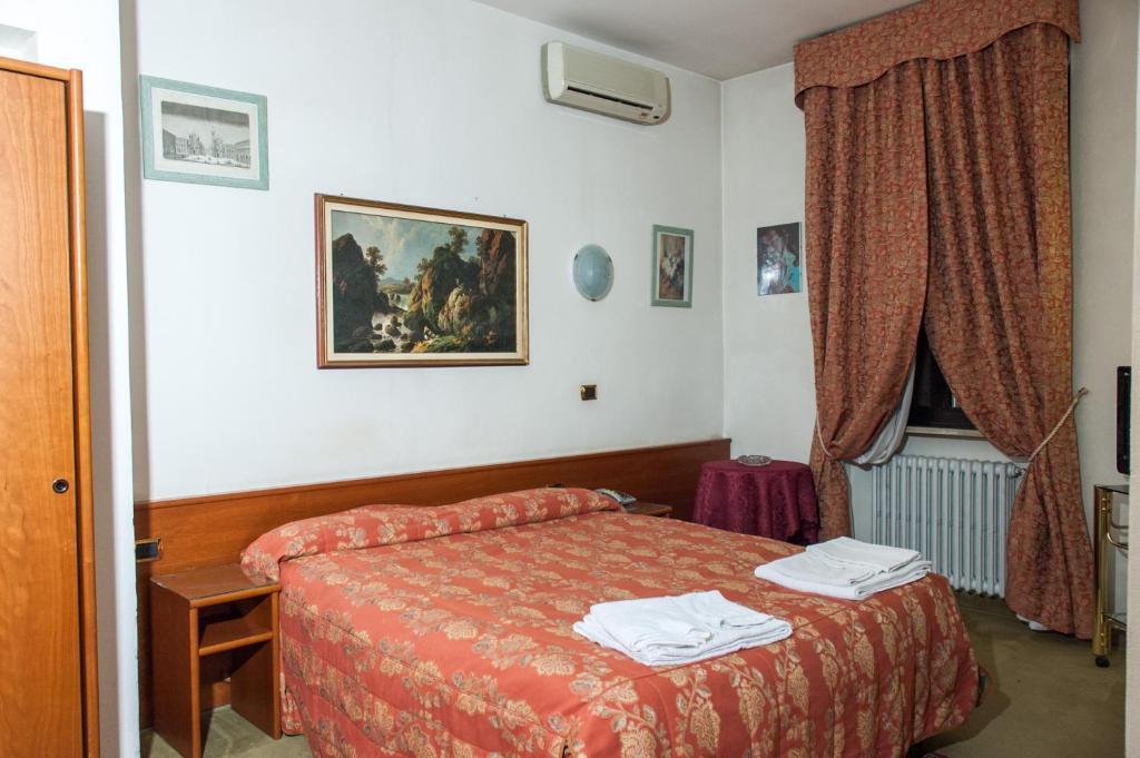 Vip Hotel Piacenza Exteriér fotografie