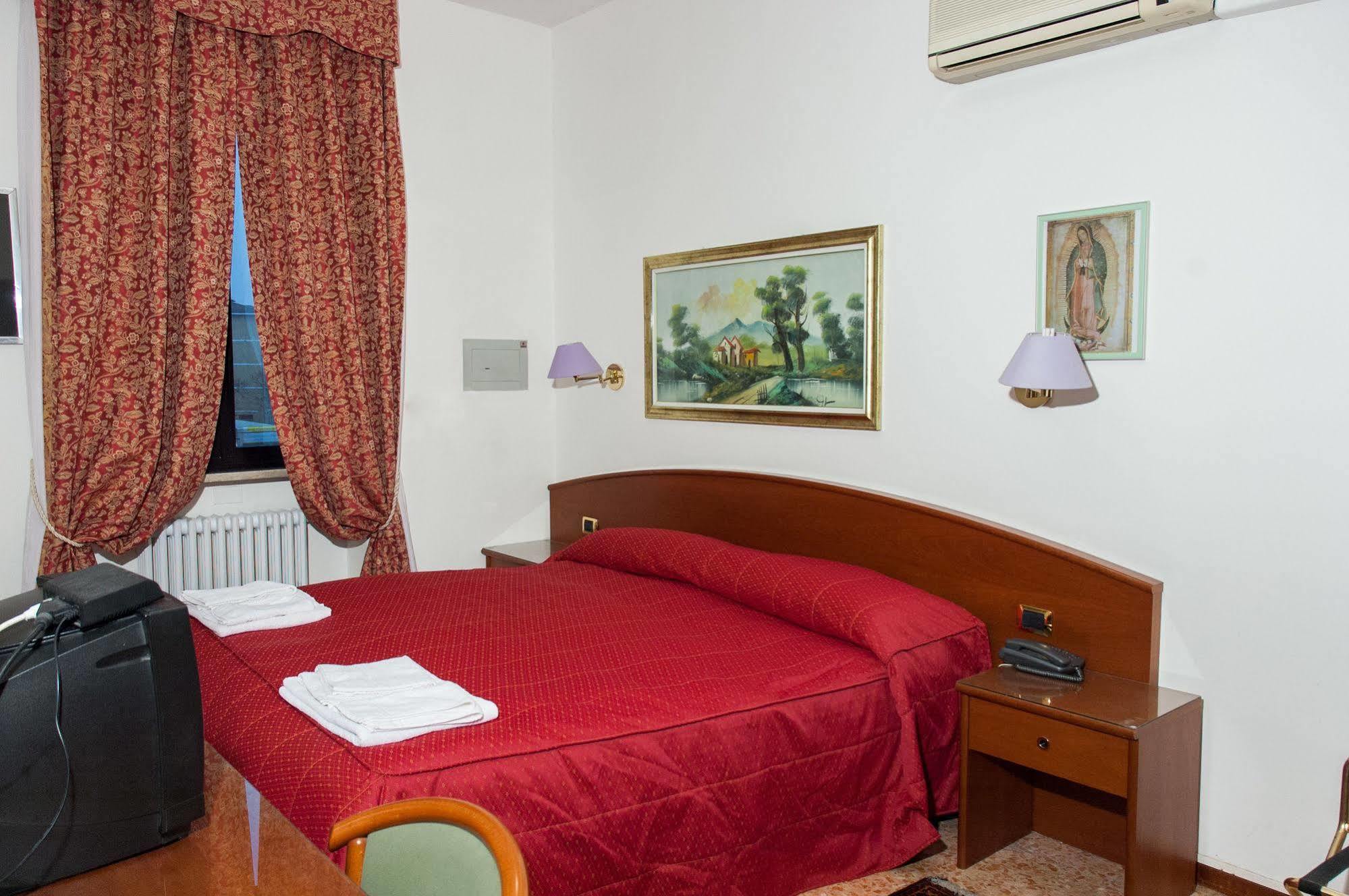 Vip Hotel Piacenza Exteriér fotografie