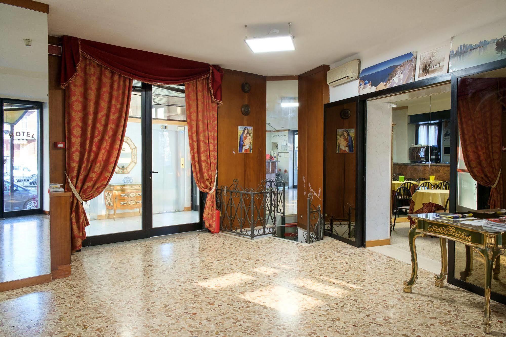 Vip Hotel Piacenza Exteriér fotografie